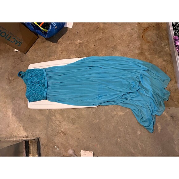 Nwt David’s bridal Malibu dress size 0 with slit and one shoulder lace - Picture 1 of 5